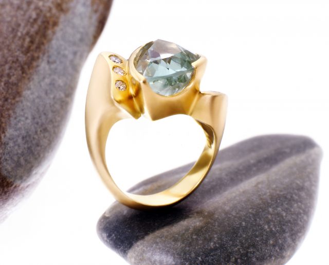 foto di anello in berillio