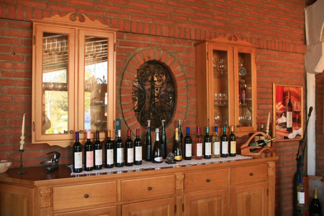 Foto dei vini Scarani in sala degustazione