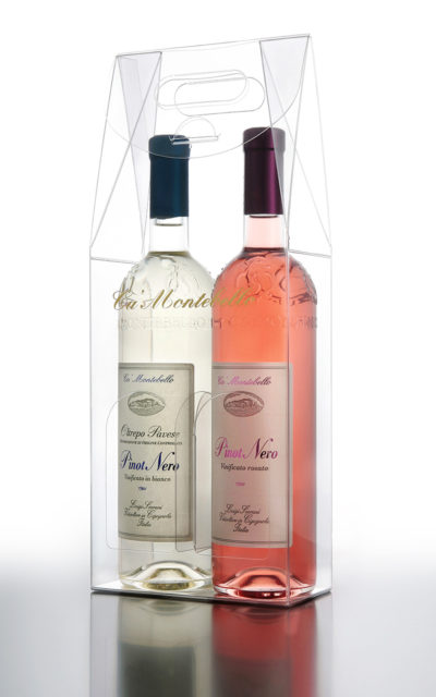 Foto confezione trasparente con Pinot Nero vinificato bianco e Pinot Nero Rosè su fondo bianco con riflesso