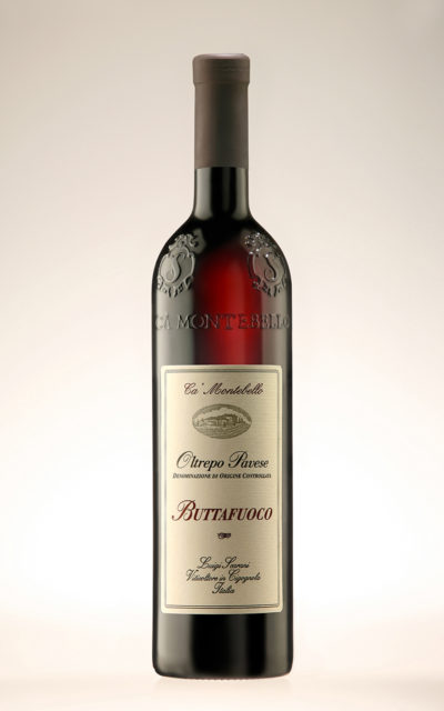 Foto su fondo neutro del vino Buttafuoco Scarani