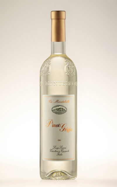 Foto su fondo neutro del vino bianco Pinot Grigio Scarani